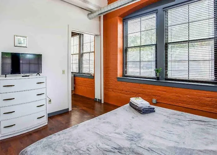Ny Style Centric Loft With King Bed By Park Av