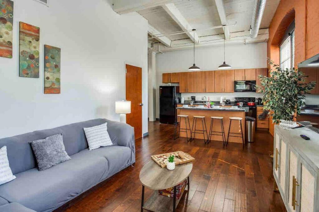 Ny Style Centric Loft With King Bed By Park Av