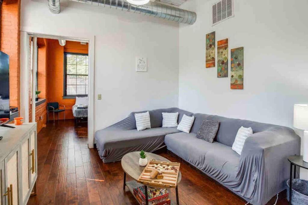 Ny Style Centric Loft With King Bed By Park Av Rochester